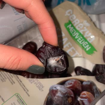 A101 Bağcılar Şubesinde Çerezya Hurmasında Küf Ve Böcek Tespiti