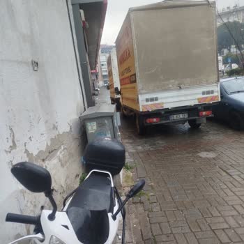 Temeller Mobilya Şubesinin Önünde Sürekli Yol Kapatma