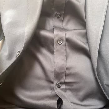 İGS Mağazacılık Üç Non İron Gömleğin Duruş Bozukluğu Ve Düğme Açılmaları