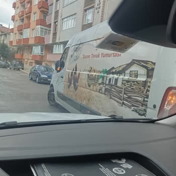 Kandıra Birlik Yumurta Aracının Yolun Ortasına Park Etmesi Ve Trafik Güvenliğini Tehlikeye Atması