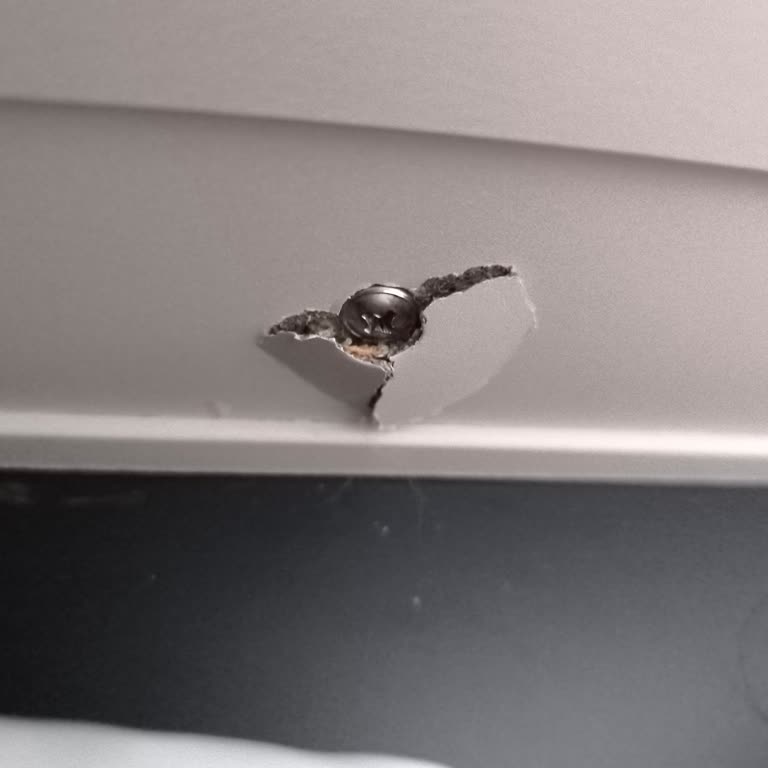 İstikbal Komodinin Kapağı Kırıldı Ve Yetkili Servis Tüketici Hatası Dedi