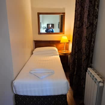 İlan Edilen Konforlu Oda Yerine Dar Ve Yanıltıcı Oda Verildi