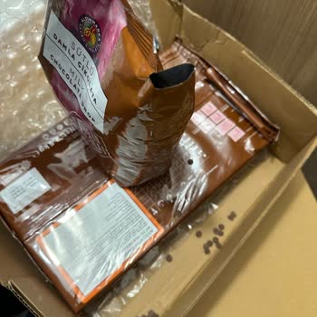 Açık Paketli Çikolata Ve Cevapsız Şikayet