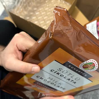 Açık Paketli Çikolata Ve Cevapsız Şikayet
