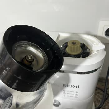 Mutfak Robotu Yanık Kokulu: Değişim Ve İade Talebi