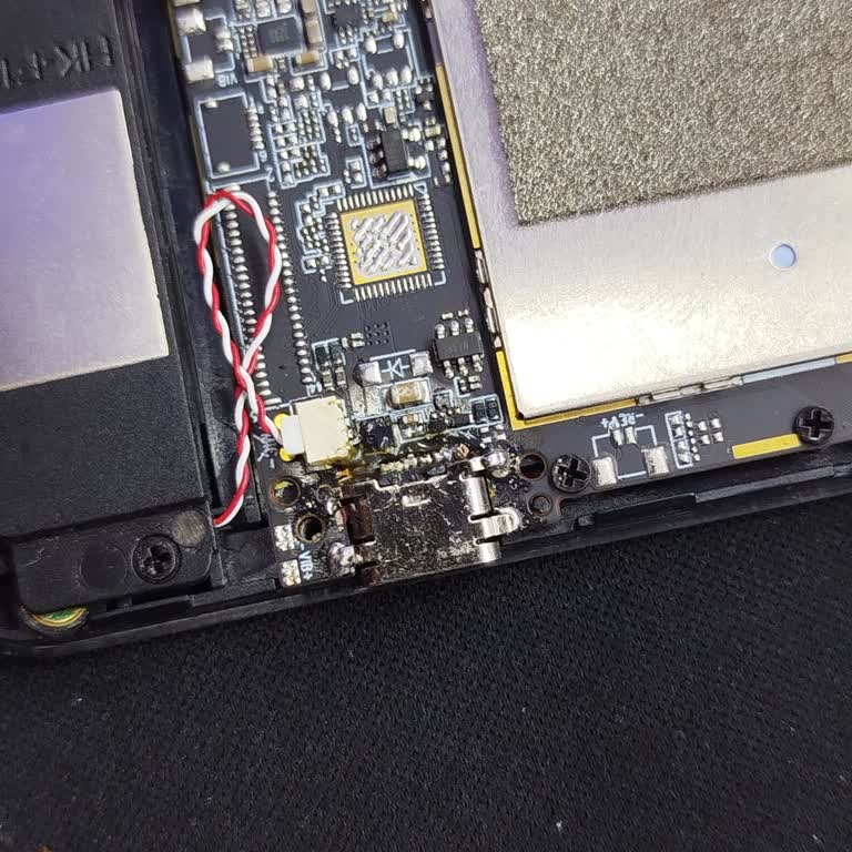 Arızalı Tablet İçin Yetkisiz Servis Yönlendirmesi Ve Fahiş Onarım Ücreti Talepleri Kabul Edilemez