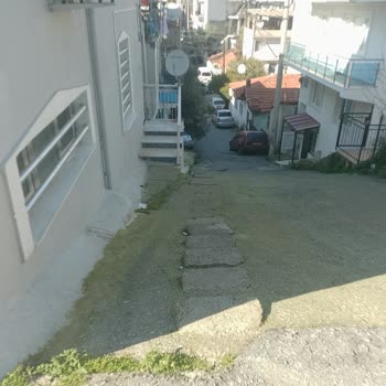 Buca Ufuk Mahallesi Merdivenleri Tehlikeli, Yenilenmesi Acil