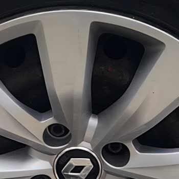 Zeplin Car’da Paslı Jant Ve Bozuk Akü, Ücret İadesi Talebi