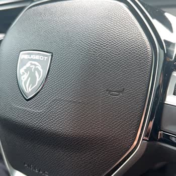 Peugeot 2008'de Airbag Kapağı Yırtıldı, Garanti Reddi