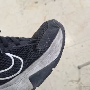Nike Air Max Ayakkabısında Sürekli Cırt Cırt Sesi Ve Yırtıkla Değişim Ve İade Talebi