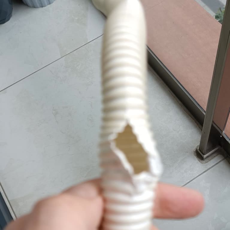 Electrolux Çamaşır Makinesinin Boru Patlaması Evimde Su Hasarı Yarattı