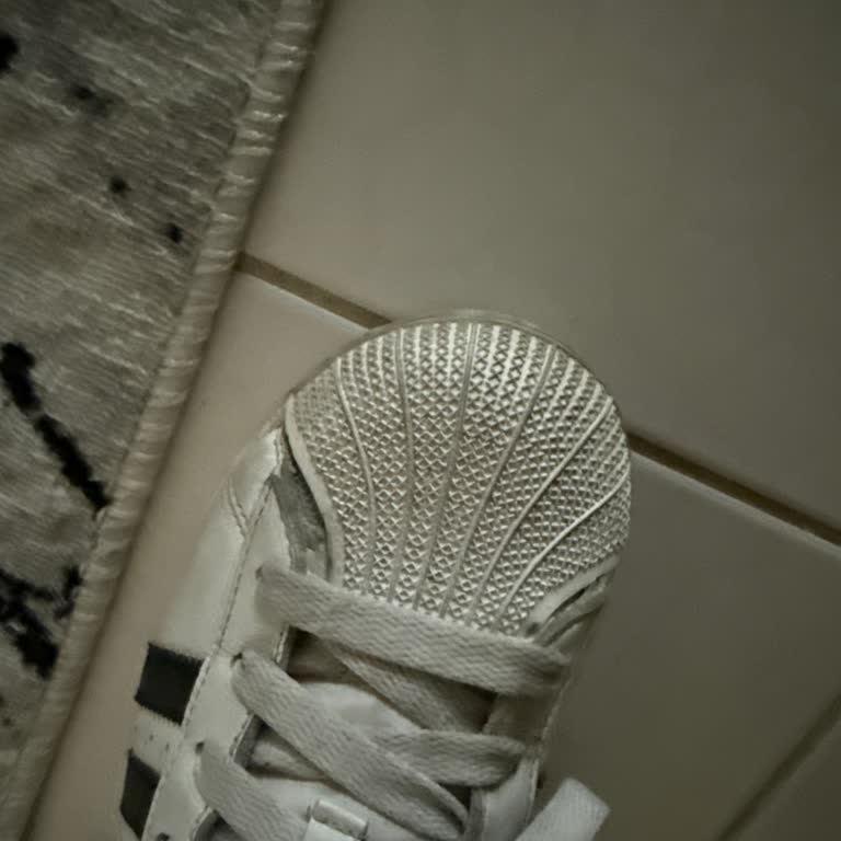 Adidas Superstar Ayakkabım Kısa Sürede Açıldı, Mağaza Kullanım Hatası Dedi Ve İade Talep Ediyorum
