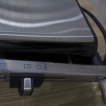 Az Kullanımda Kırılan Tost Makinesi Üst Plastik Parçası Garanti Reddi Ve Ücret Talebi