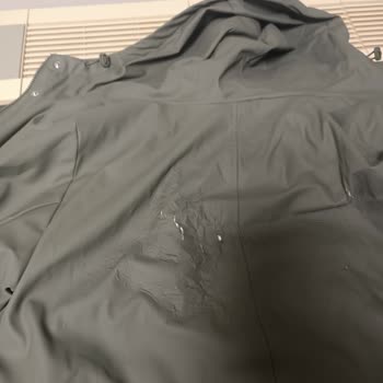 Ayıplı DeFacto Yağmurlukta Çoklu Yırtıklar Ve İade Talebi