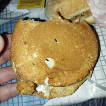 Taş Gibi Ekmeği Ve Bozuk Marul: Ücret İadesi Talebi