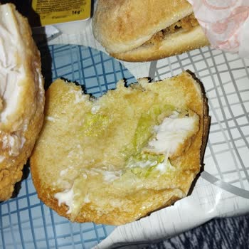 Taş Gibi Ekmeği Ve Bozuk Marul: Ücret İadesi Talebi