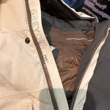 Kısa Sürede Yıpranan Mont İçin Değişim Ve İade Talebi