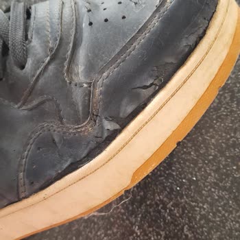 Ayakkabı 2 Ayda Paramparça, İade Veya Mağaza Çeki Talebi