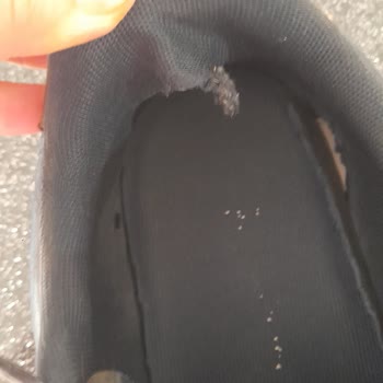 Ayakkabı 2 Ayda Paramparça, İade Veya Mağaza Çeki Talebi