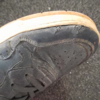 Ayakkabı 2 Ayda Paramparça, İade Veya Mağaza Çeki Talebi