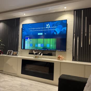 Samsung 85U8000 Televizyonda Renkli Çizgiler Ve Uygulama Uyumsuzluğu Nedeniyle Değişim Reddi