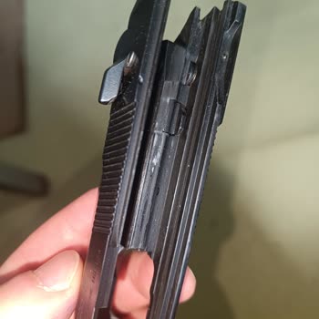 Stoeger Tabancasının Üst Kapağındaki Üretim Hatası Ücretsiz Değişim Talebi