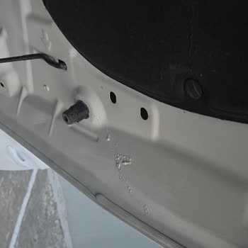 Yeni Opel Grandland’da Akü Oksitlenmesi Ve Kaput Boya Ateşi Garanti Talebi