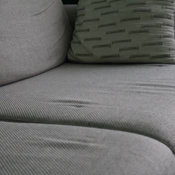 Verona Koltuk Takımının Kumaşındaki Potluk Ve Topaklanma İçin Değişim İsteği