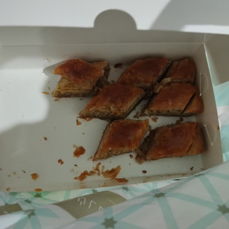 Soğuk Baklava Ve İlgisiz Hizmet Nedeniyle Para İadesi Talebi