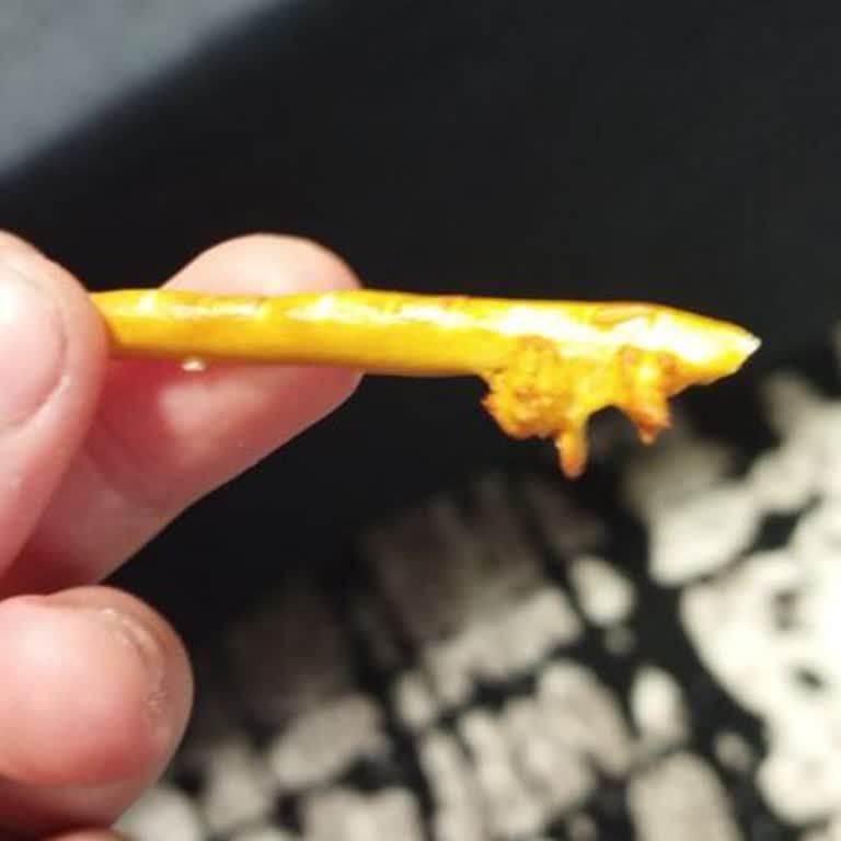 Ülker Çubuk Krakerlerde Şekil Bozukluğu Ve Kalite Kontrolü İyileştirme Talebi