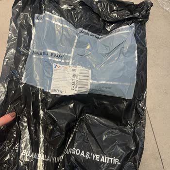 Kargo Açıldı, İçerik Sırılsıklam Ve Kötü Koku, Bilgi Vermeden Ücret Alındı