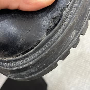 Deichmann Botundaki Su Sızdırması Ve Mağazanın İlgisiz Tutumu İade Talebine Yol Açtı