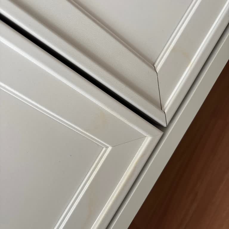 Trento Konsolda Çerçeve Köşelerindeki Sararma Ve Değişim Talebi