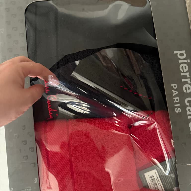 Pierre Cardin Giyim Eksik Saplı Çanta Ve Hasarlı Bornoz Takımı İçin Çözüm Talebi!