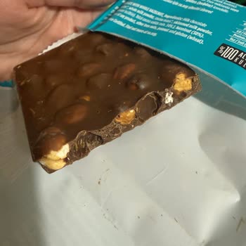 Kahve Dünyası Fındıklı Çikolata İçindeki Sert Ve Acı Fındıklar Lezzeti Bozuyor