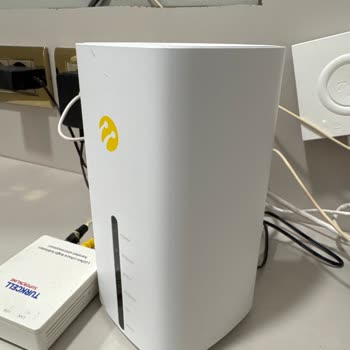 Kirli Ve Çizik Modem Nedeniyle Hız Düşüklüğü Ve Cevapsızlık Şikayeti