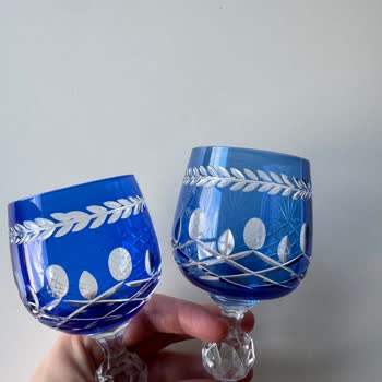 Margerie Crystal Bardaklarında Renk Eşitsizliği Ve Uzun Değişim Süreci