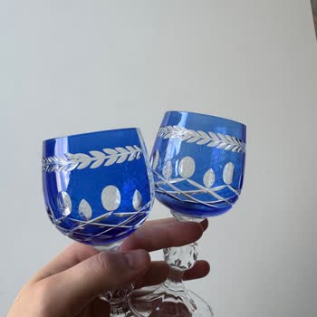 Margerie Crystal Bardaklarında Renk Eşitsizliği Ve Uzun Değişim Süreci