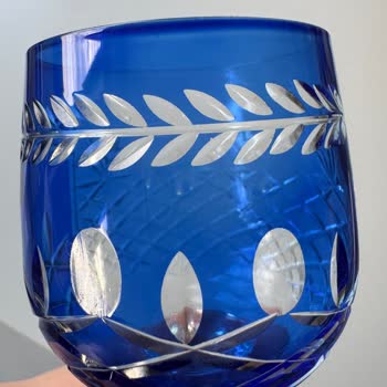 Margerie Crystal Bardaklarında Renk Eşitsizliği Ve Uzun Değişim Süreci