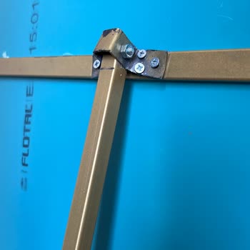 Büyük Boy Ayna Destek Ayağı Ve Menteşesi Kırıldı, Kullanılamaz