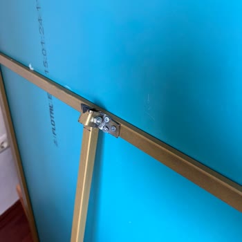 Büyük Boy Ayna Destek Ayağı Ve Menteşesi Kırıldı, Kullanılamaz