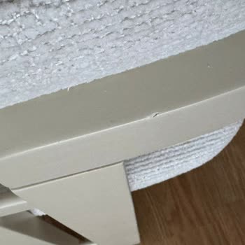 Teslimatta Gecikme Ve Sandalyelerde Defolu Ürün Şikayeti