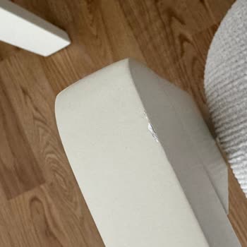 Teslimatta Gecikme Ve Sandalyelerde Defolu Ürün Şikayeti