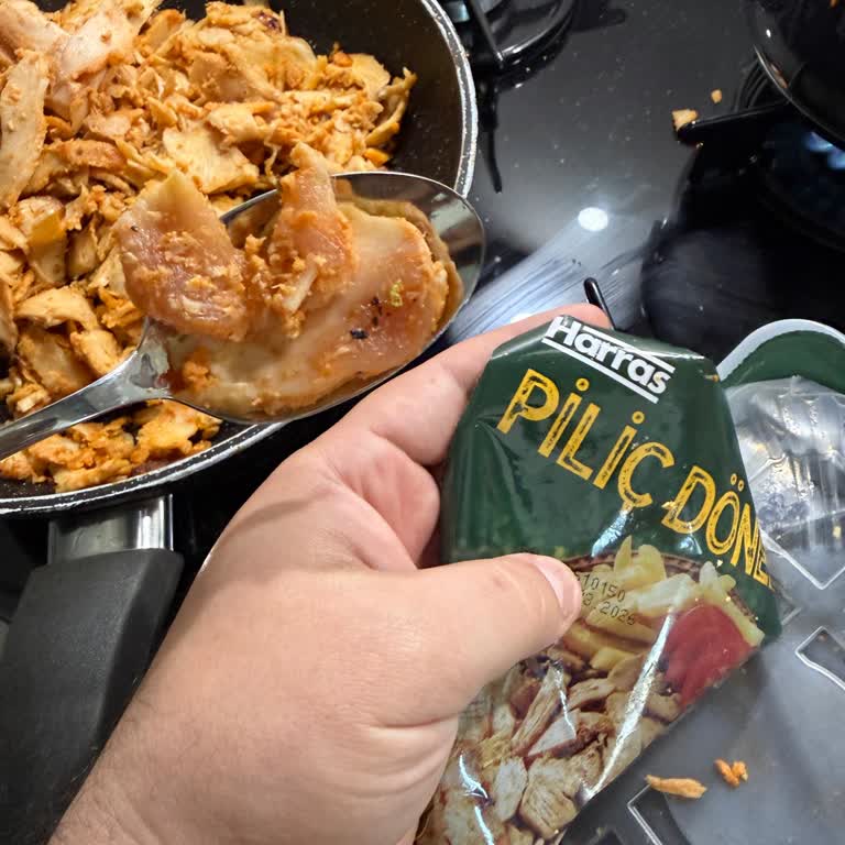 Harras Piliç Dönerde Çiğ Tavuk Parçaları Bulunması Sağlık Riski Yaratıyor