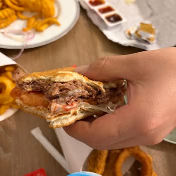 Arby’s Akyaka Park Şubesinde Algötür Siparişinde Yanlış Ürün Teslimi