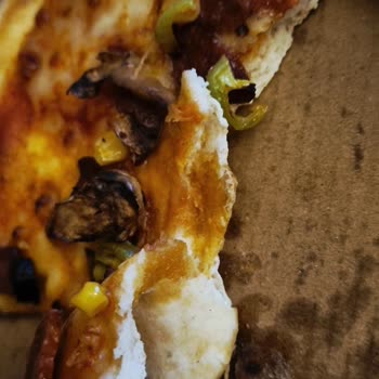 İftar Saatinde Pişmemiş Pizza Sunulması Ve Ücret İadesi Talebi