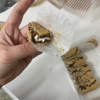 Taze Olmayan Tatlı Ve İçinde Kıl Bulunması Nedeniyle Tam İade Talebi