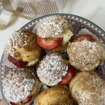 Taze Olmayan Tatlı Ve İçinde Kıl Bulunması Nedeniyle Tam İade Talebi