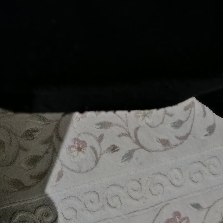 3500 TL'lik Beşiktaş Poları Kısa Sürede Kabarıp Tiftiklenerek Kalitesiz Hale Geldi