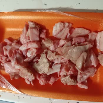 Paketli Kuşbaşı Ette Kontrol Eksikliği Ve Yenilemez Yağ Parçaları